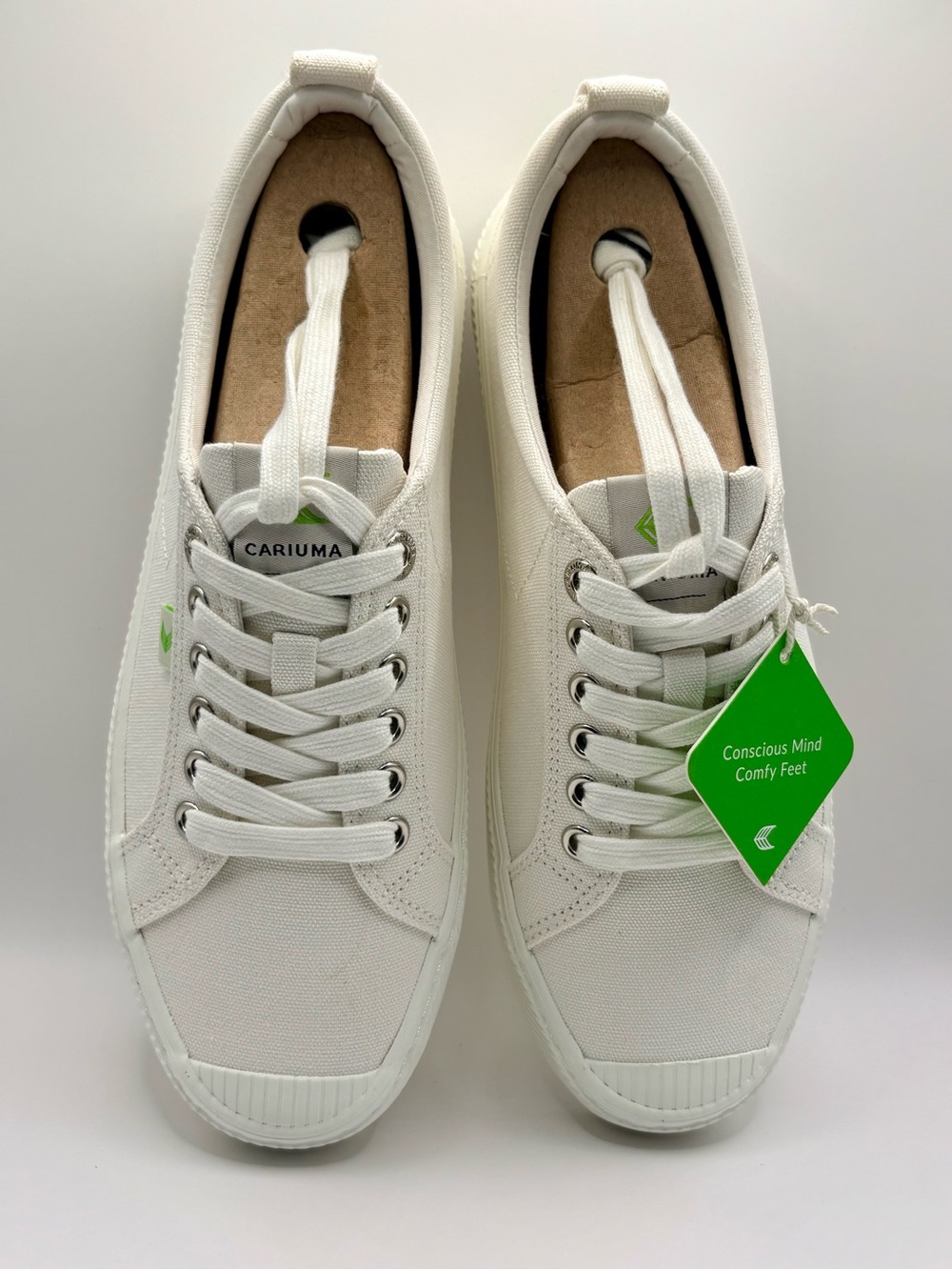 Cariuma Women’s Low OCA Canvas Sneaker in Off-White size 9.5. Memory foam insole